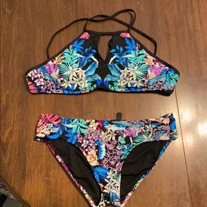 Kenneth Cole Swimsuit MEDIUM